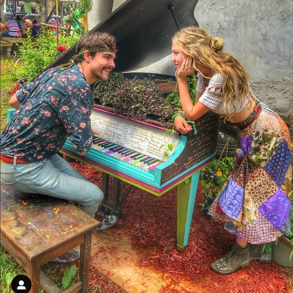 Meet your Posher, Aaron and Ashton - Picture 1 of 5